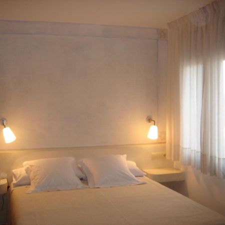 Hotel Carmen Roses Eksteriør bilde