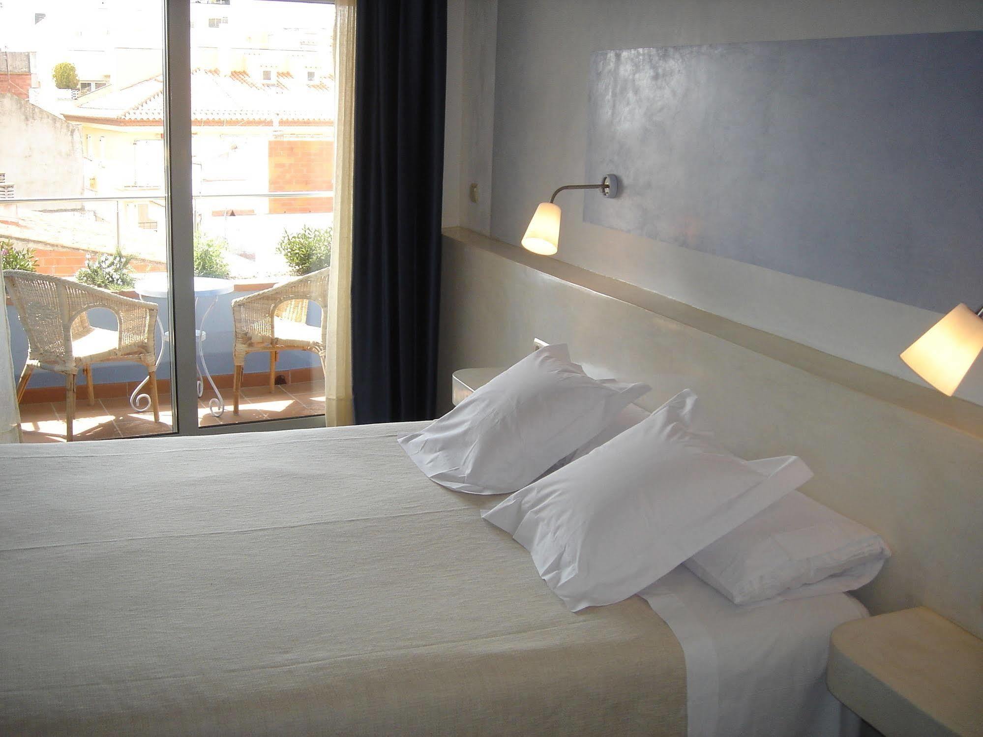 Hotel Carmen Roses Eksteriør bilde